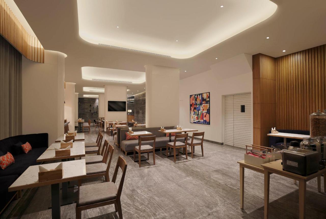 Holiday Inn Express Hyderabad Hitec City By Ihg Экстерьер фото